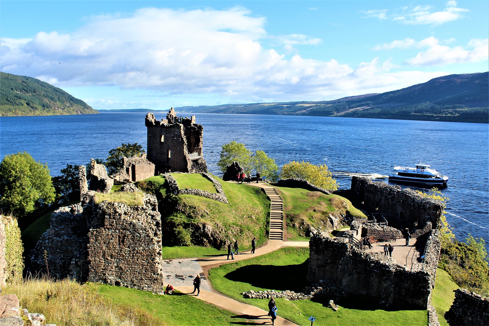 Descubre el mágico castillo del lago Ness en Escocia: el castillo de Urquhart